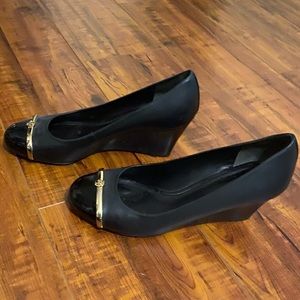 Tory Burch black/gold wedge heel